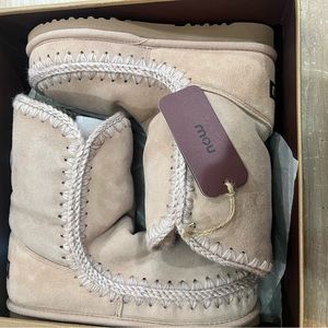 BRAND NEW MOU BOOTS!